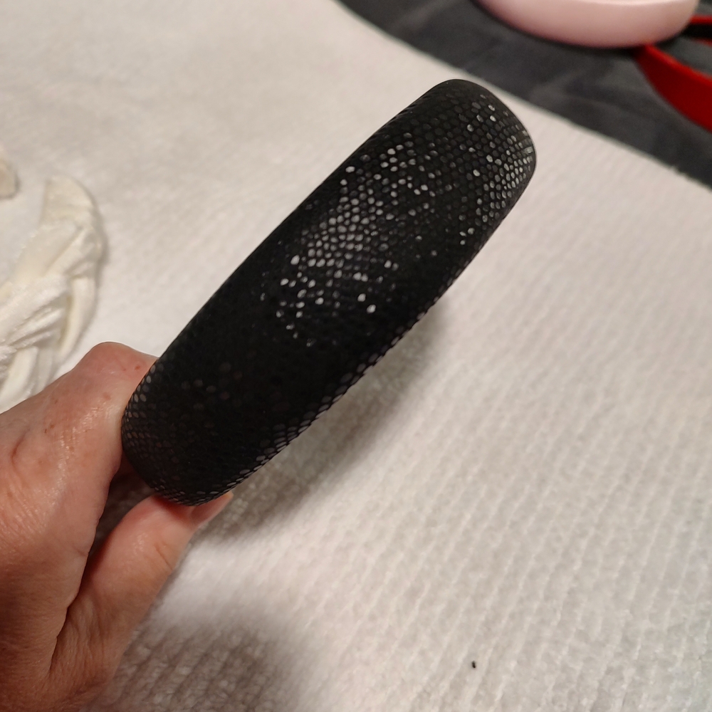 Elegant Black Textured Women's Bangle
